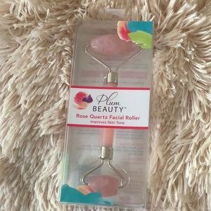 NIB rose, quartz, facial roller